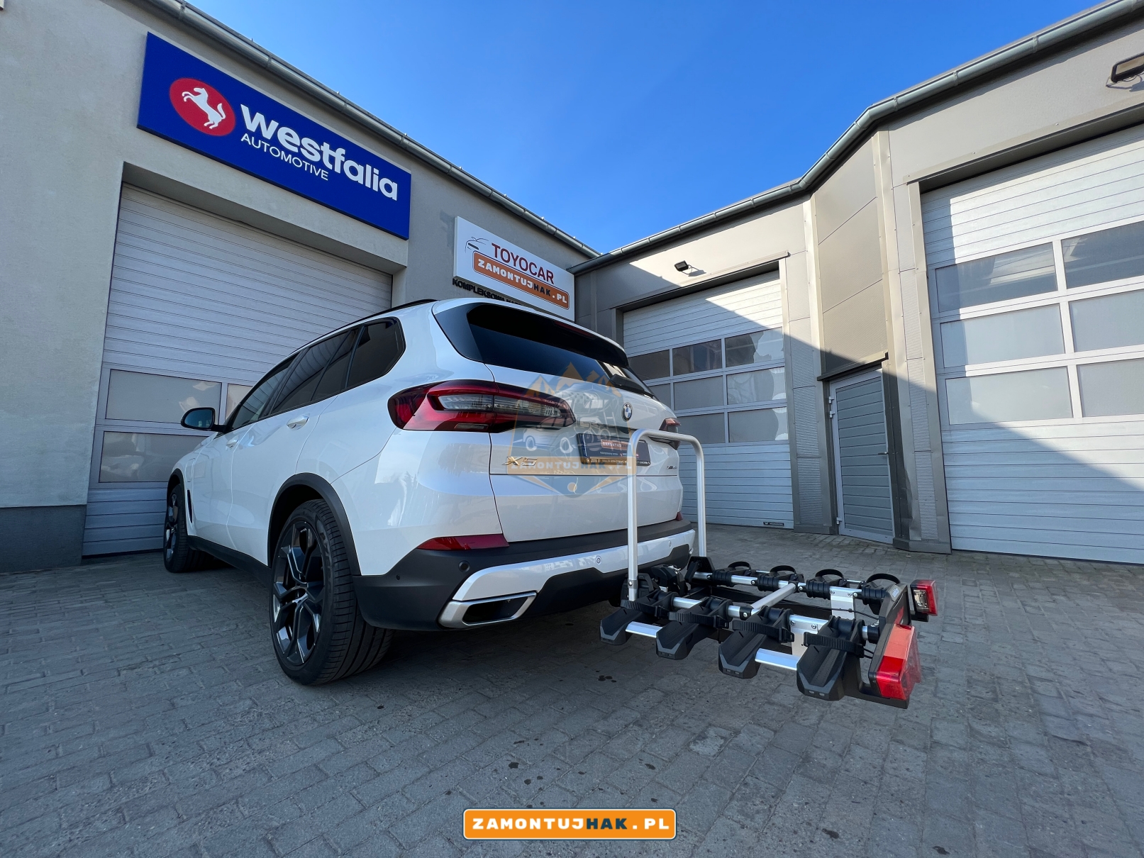 zdjecie bagaznika uebler i41s zamontowanego na haku holowniczym bmw x5 g05